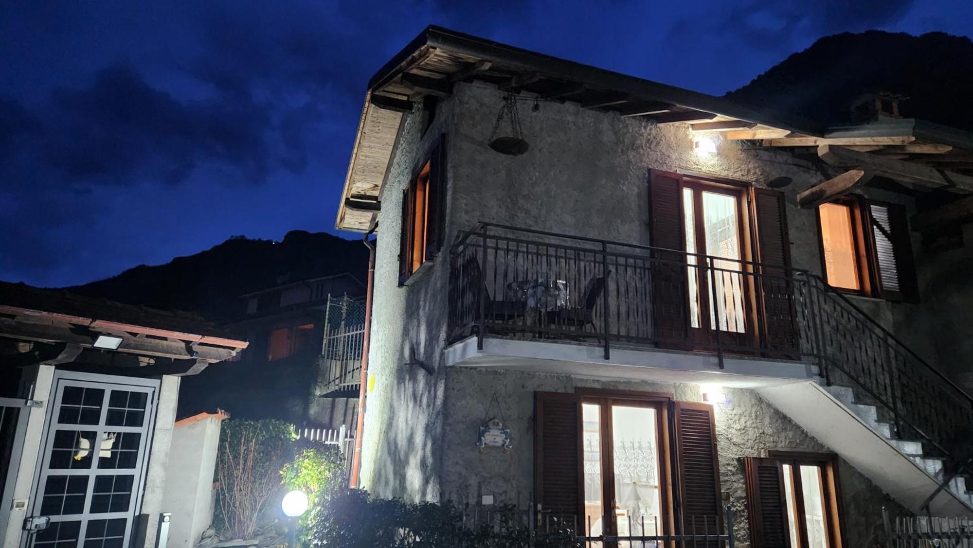Laura'S Cottage With Lake View, Detached, 5 Kilometers From Varenna Lierna Exterior photo