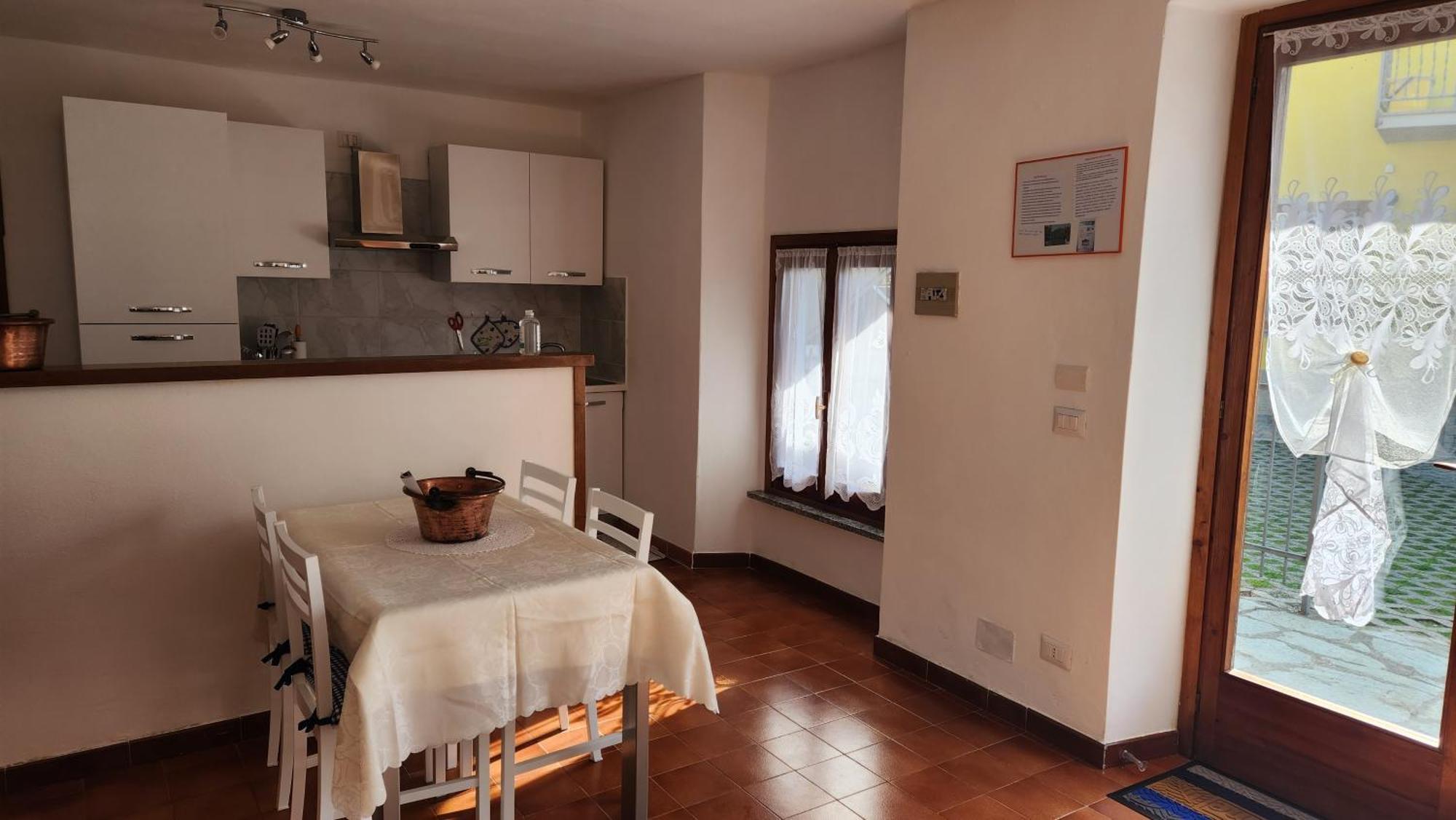 Laura'S Cottage With Lake View, Detached, 5 Kilometers From Varenna Lierna Exterior photo