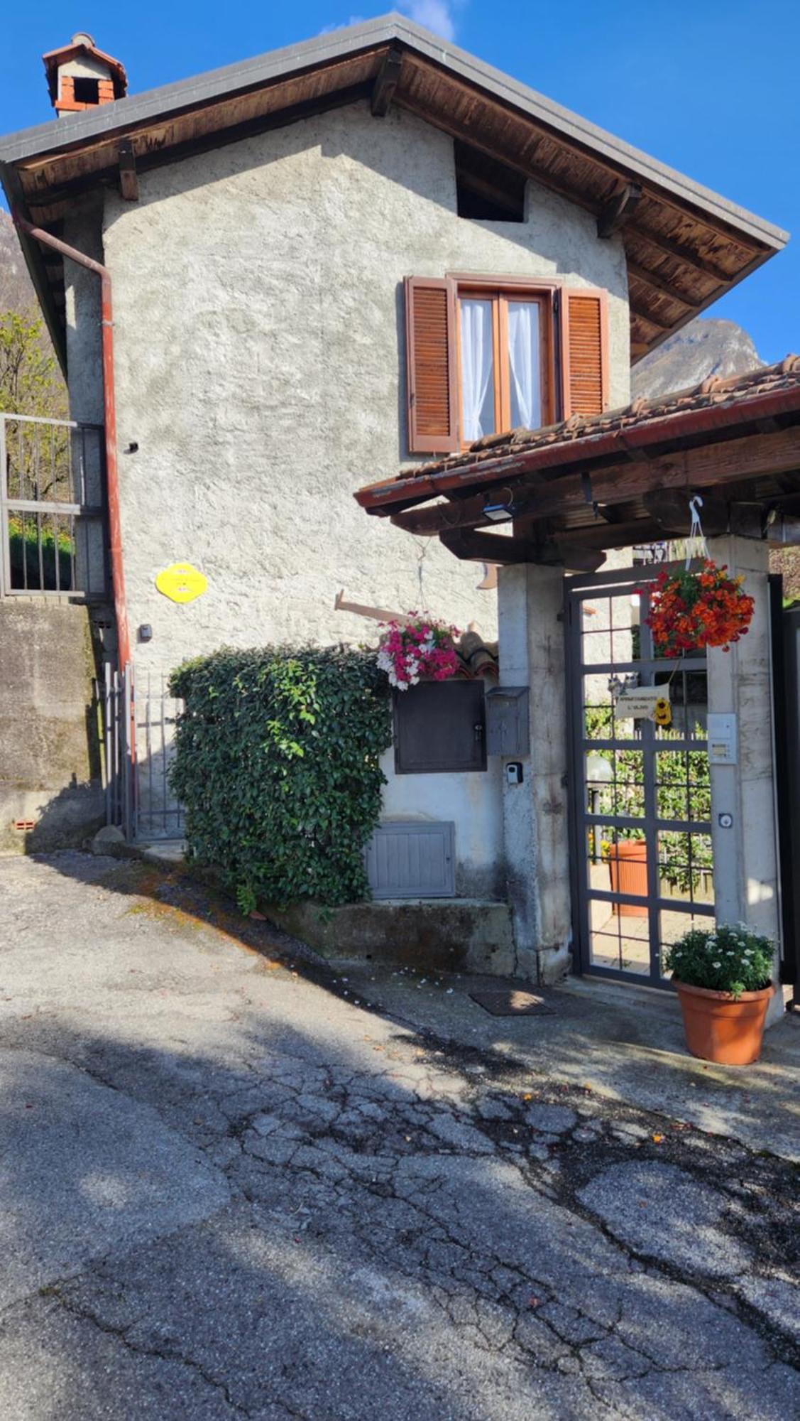 Laura'S Cottage With Lake View, Detached, 5 Kilometers From Varenna Lierna Exterior photo