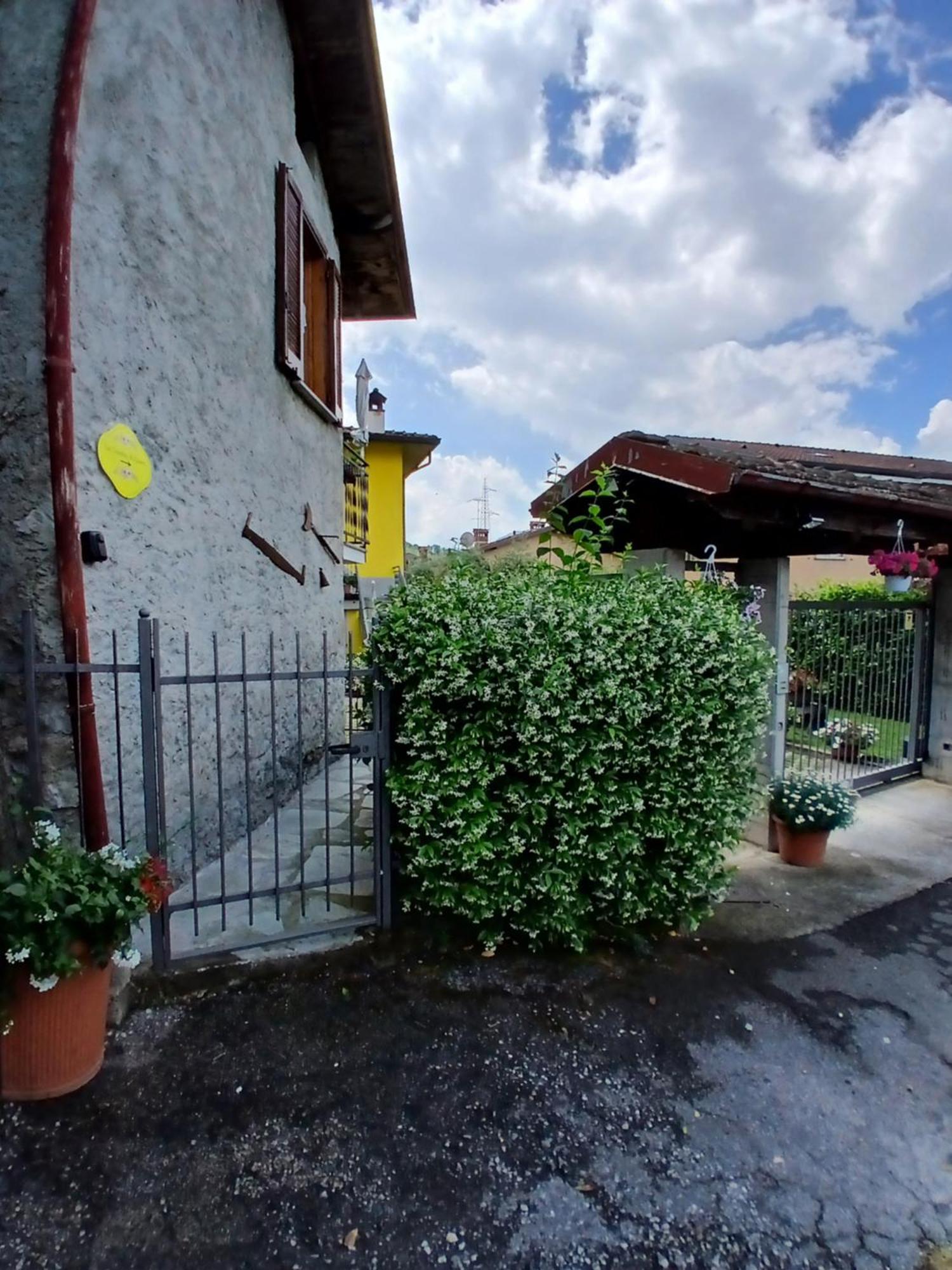 Laura'S Cottage With Lake View, Detached, 5 Kilometers From Varenna Lierna Exterior photo